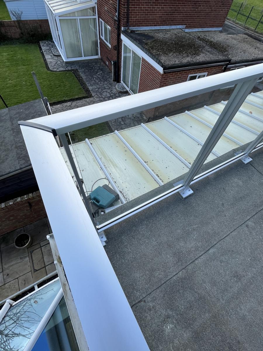 BI-A10-Aluminium-and-Glass-Balustrades