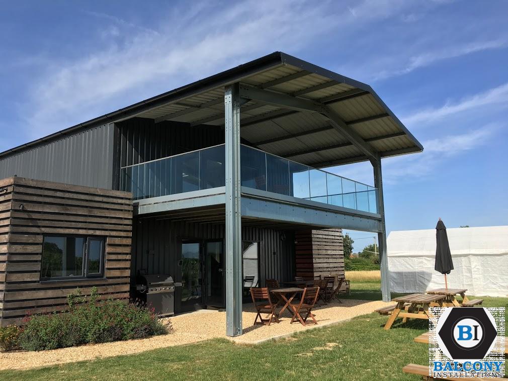 Frameless balustrade with handrail Balcony Installations