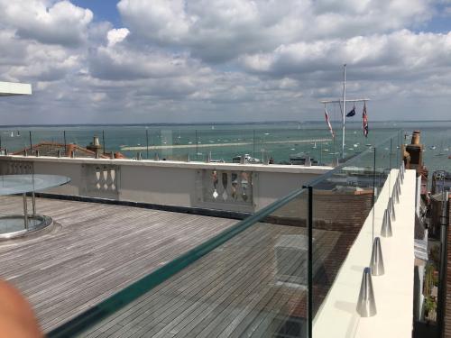 spigots with perfectly aligned glass on parapet wall by Balcony Installations